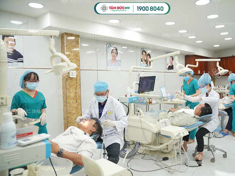 Quý khách hãy tuân thủ chỉ dẫn chăm sóc răng miệng của bác sĩ