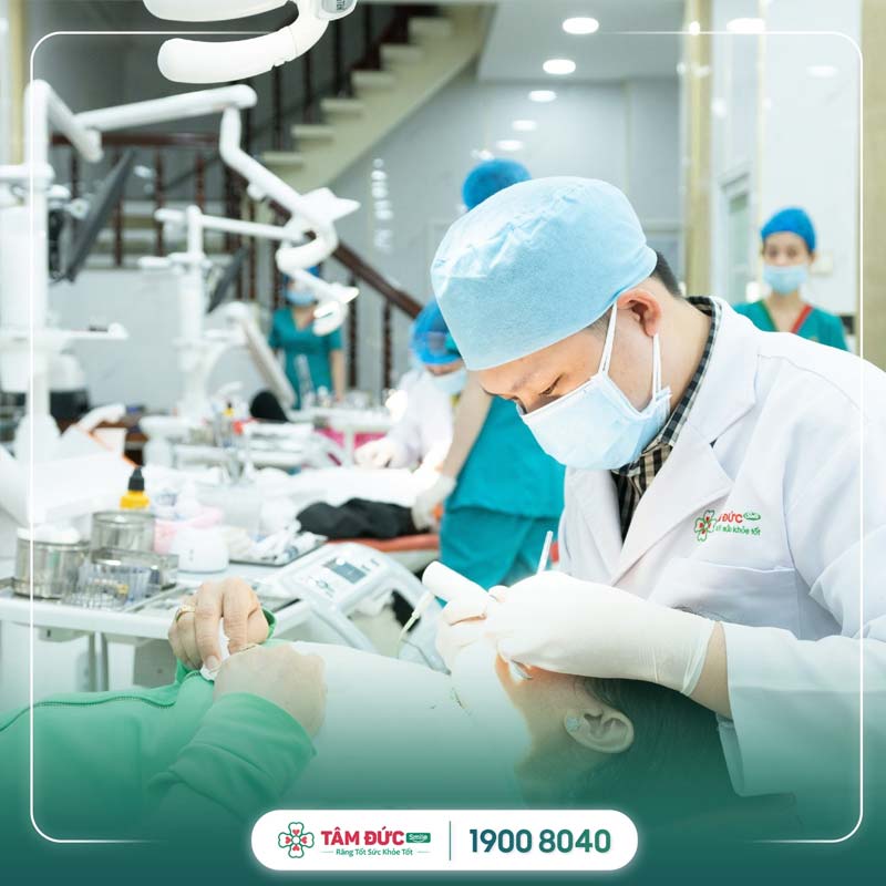 Thông thường, khi lấy tủy răng, bác sĩ tiêm thuốc tê để giúp Quý khách không cảm thấy đau đớn