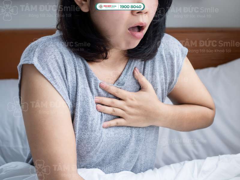 Khó thở, tức ngực là một trong những dấu hiệu rối loạn chất điện giải