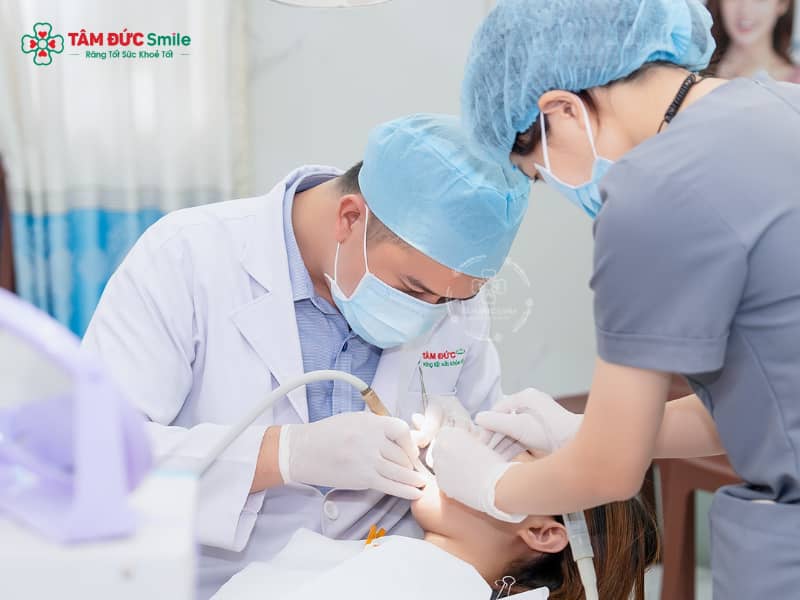 Bọc răng sứ zirconia, toàn sứ cao cấp tại Nha khoa Tâm Đức Smile – 135G Trần Hưng Đạo, P. Thới Bình, Q. Ninh Kiều. Thẩm mỹ tự nhiên, độ bền 20 năm, công nghệ Scan 3D CAD/CAM hiện đại.