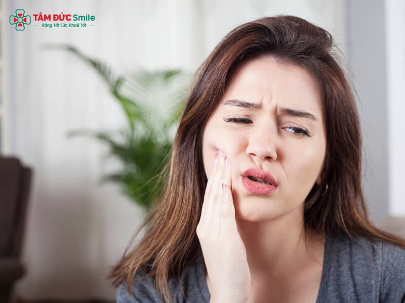 Cách giảm đau răng nhanh tại nhà bằng chườm đá, tỏi, nước muối. Tìm hiểu nguyên nhân đau răng, khi nào cần đến nha sĩ điều trị dứt điểm.
