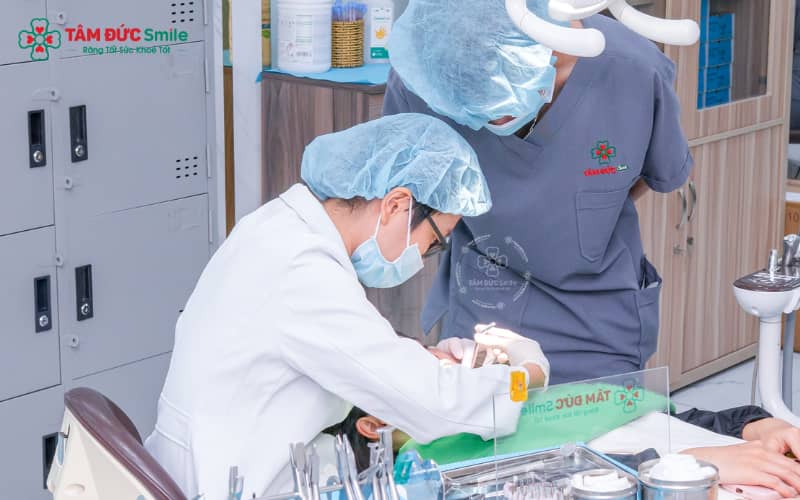 Định kỳ kiểm tra răng miệng 6 tháng/lần để duy trì nụ cười khỏe đẹp và loại bỏ cao răng