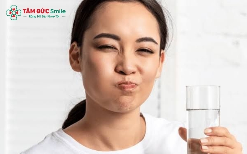 Chăm sóc và vệ sinh răng miệng đúng cách là bước đầu giúp làm dịu mô nướu bị sưng