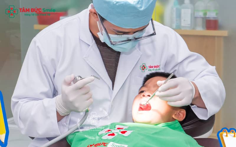 Niềng răng ở trẻ 8 tuổi cần bác sĩ thực hiện với độ chính xác và cẩn trọng tuyệt đối