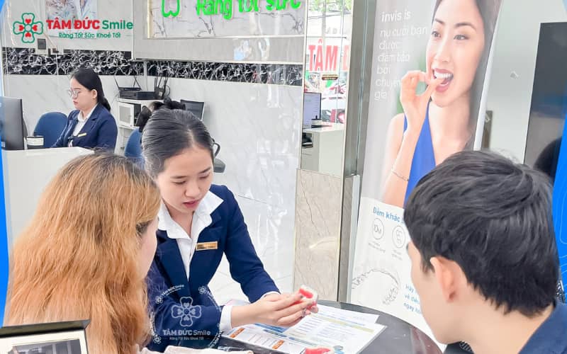 3 giải pháp phục hồi răng cấm phổ biến: Implant (tối ưu nhất), cầu răng sứ và răng giả tháo lắp tùy tình trạng xương hàm và nhu cầu của bệnh nhân
