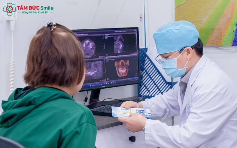 Chăm sóc đúng cách: vệ sinh chuẩn – hạn chế đồ cứng – khám răng định kỳ giúp răng sứ bền chắc lâu dài