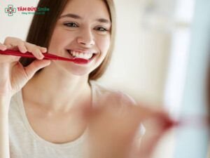 Cách vệ sinh răng miệng sau khi phun môi đúng cách, an toàn nhất