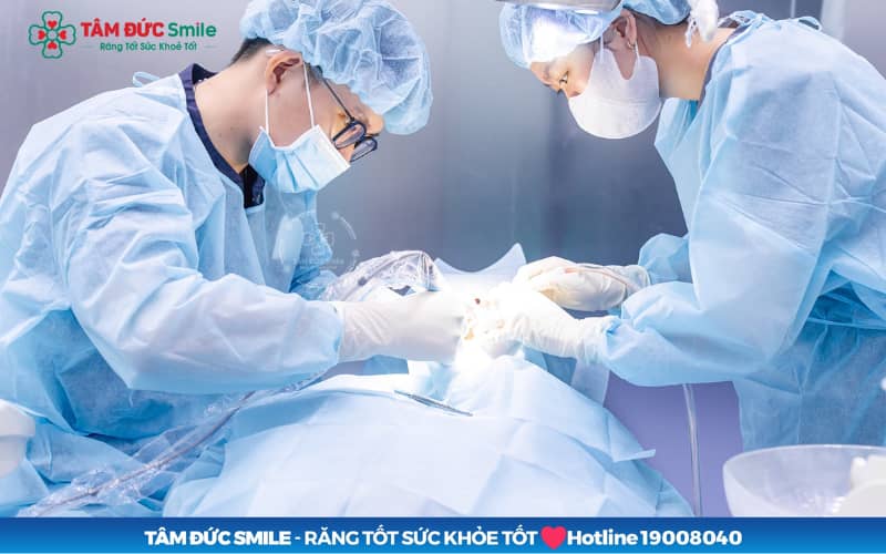 Quy trình dán răng sứ chuẩn tại Tâm Đức Smile gồm thăm khám, lấy dấu, thử veneer và gắn cố định