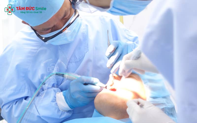 Quy trình điều trị chuẩn gồm chụp CT 3D, lập phác đồ điều trị cá nhân hóa, điều trị đúng chuẩn và tái khám định kỳ