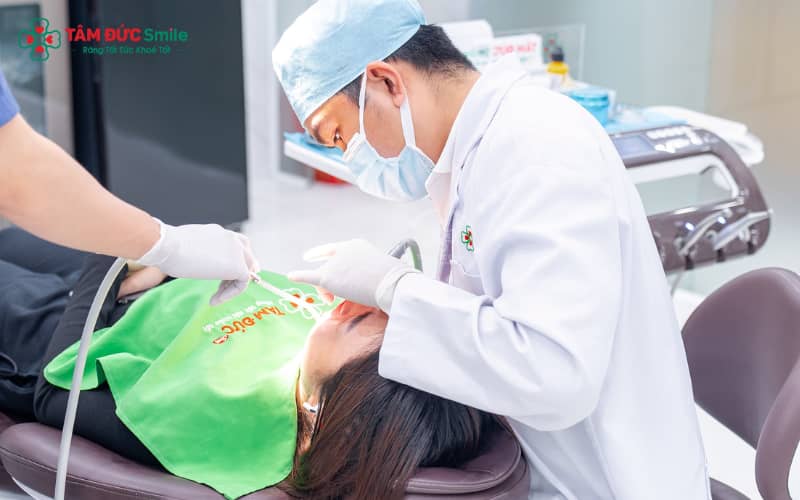 Các phương pháp điều trị răng cấm bị sâu, hư hoặc lung lay: trám, bọc sứ, điều trị tủy hoặc nhổ răng nếu cần