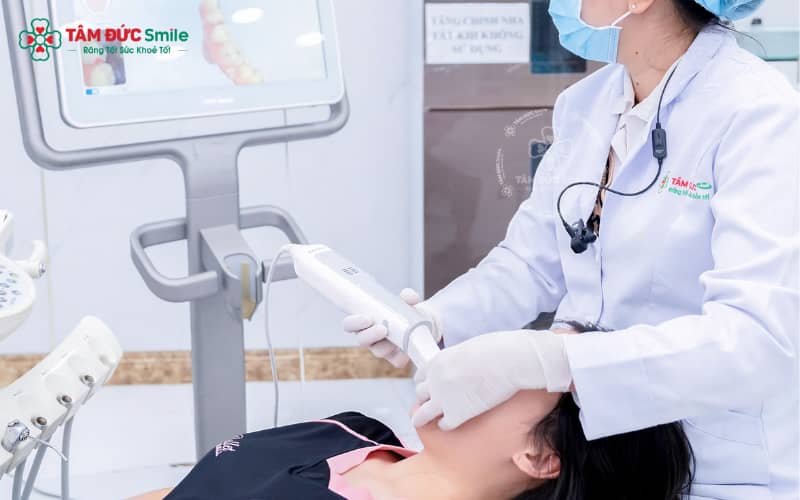 Quy trình khắc phục răng sứ bị lỏng tại Tâm Đức Smile: kiểm tra, tháo mão sứ, điều chỉnh kỹ thuật và gắn lại răng sứ chuẩn y khoa