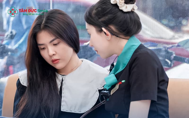 Răng sứ không kim loại phù hợp cho người có yêu cầu thẩm mỹ cao, răng nhạy cảm, cần phục hình dài hạn
