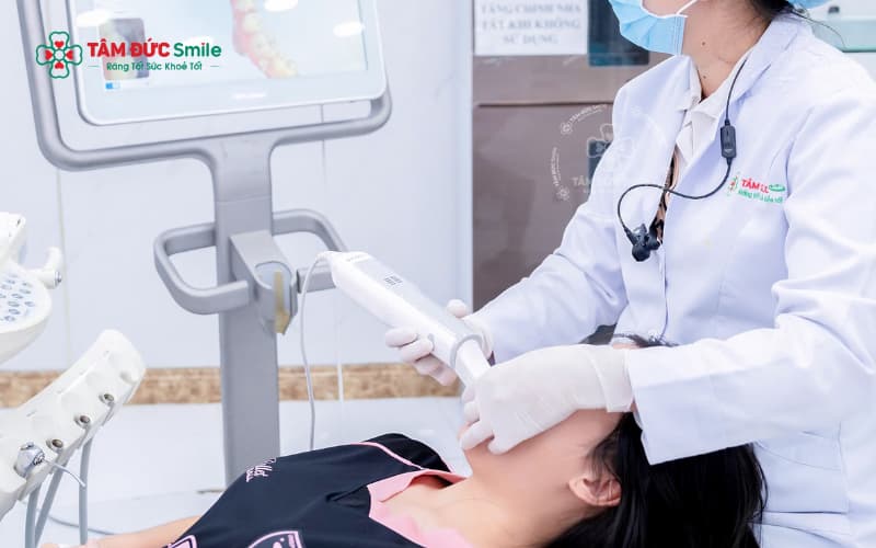 Quy trình bọc răng sứ không kim loại tại Tâm Đức Smile áp dụng công nghệ CT 3D & CAD/CAM, đảm bảo chính xác – thẩm mỹ – bền chắc