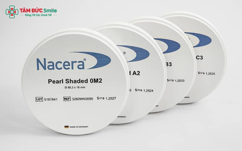 Răng sứ Nacera – thương hiệu sứ cao cấp từ Đức với độ trong suốt và thẩm mỹ vượt trội.