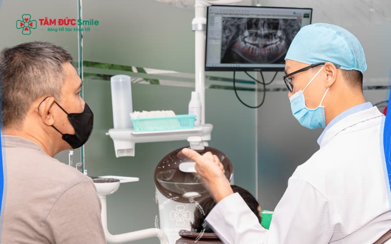Răng sứ Zirconia Hàn Quốc có giá cao hơn, cần quy trình chế tác chuẩn xác và bác sĩ có kinh nghiệm để đảm bảo kết quả tối ưu.