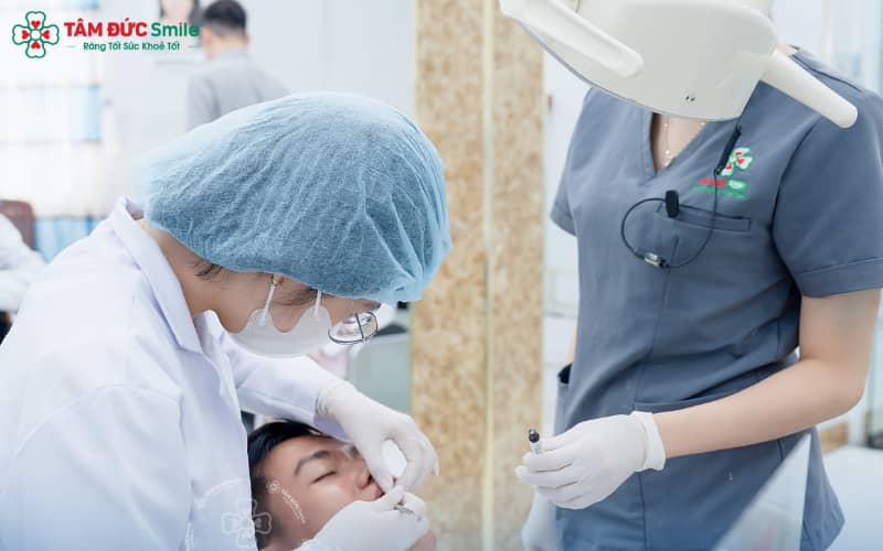 Tuân thủ lịch tái khám và bảo hành tại Nha khoa Tâm Đức Smile giúp duy trì răng sứ bền đẹp và phòng ngừa bất thường