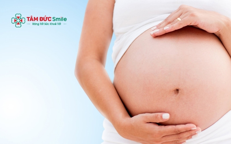 Việc trì hoãn điều trị tủy khi mang thai có thể dẫn đến nhiễm trùng máu và gây stress cho cả mẹ và bé