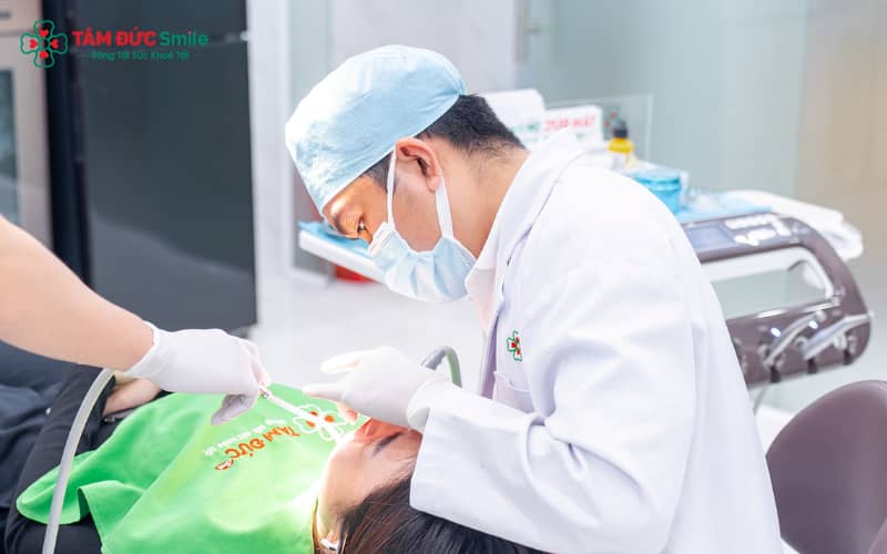 Quy trình tại Nha khoa Tâm Đức Smile gồm thăm khám, thu thập dữ liệu, lập phác đồ, điều trị và kiểm tra khớp cắn.