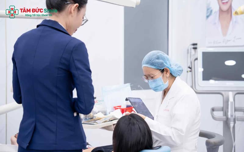 Nhổ răng khôn bị sâu vỡ cần được thực hiện tại cơ sở nha khoa uy tín, có bác sĩ chuyên môn và trang thiết bị chẩn đoán hiện đại
