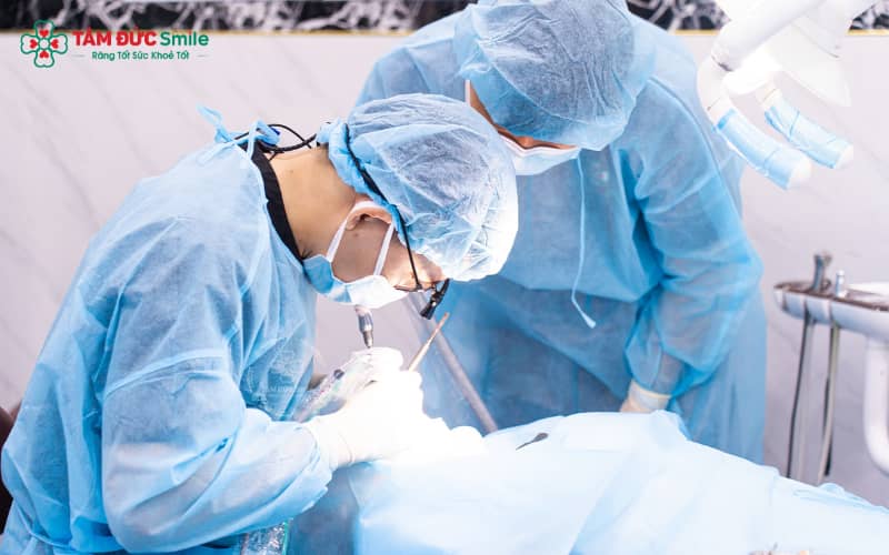 Tùy mức độ sâu vỡ của răng số 6, bác sĩ sẽ chỉ định phương pháp điều trị phù hợp như trám răng, điều trị tủy hoặc phục hình răng sứ