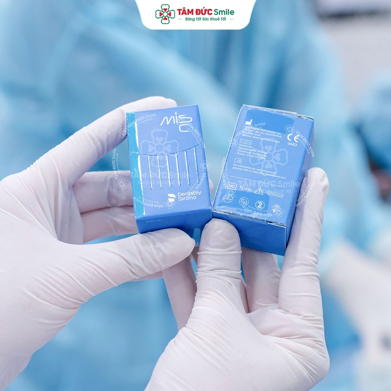 Chi phí trồng răng Implant phụ thuộc vào dòng trụ, vật liệu phục hình và tình trạng xương hàm – Nha khoa Tâm Đức Smile.