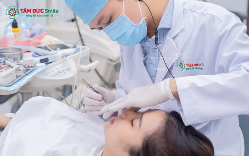 Nha khoa Tâm Đức Smile quy tụ đội ngũ bác sĩ giàu kinh nghiệm, hệ thống thiết bị hiện đại cùng chính sách bảo hành rõ ràng