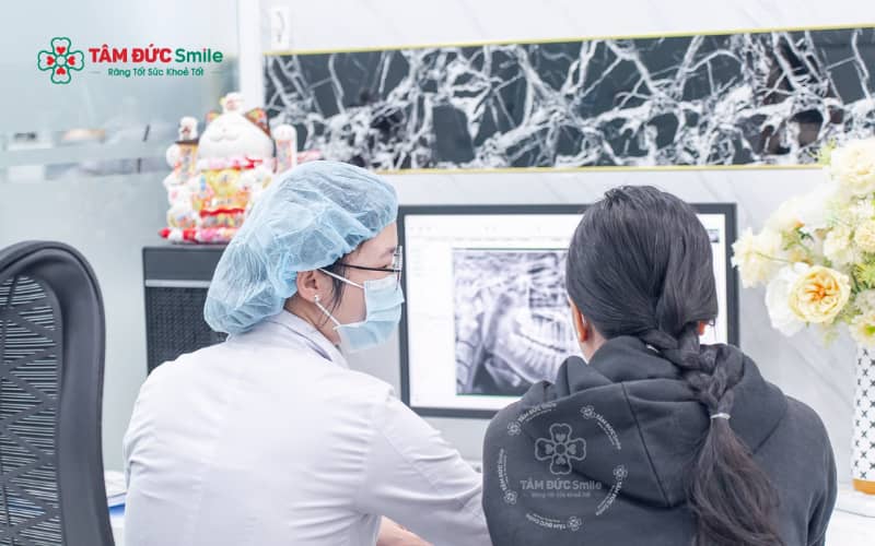 Chăm sóc đúng cách sau nhổ răng khôn giúp bảo vệ vết khâu, hỗ trợ lành thương nhanh và giảm nguy cơ nhiễm trùng