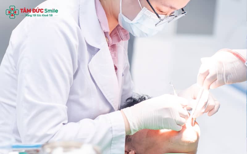 Phác đồ điều trị nha chu chuẩn y khoa giúp làm sạch túi nha chu và tái tạo mô, rút ngắn đáng kể thời gian hồi phục.