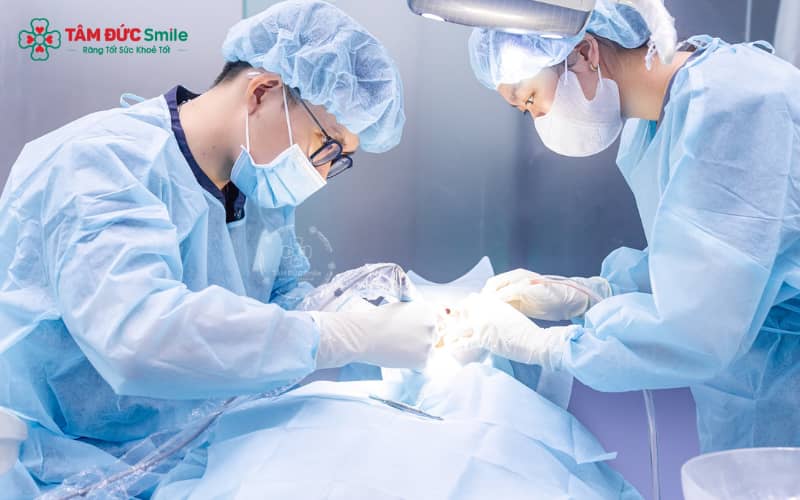 Dấu hiệu hồi phục viêm nha chu: giảm sưng đau, ngưng chảy máu, hơi thở tốt hơn và túi nha chu dần thu nhỏ