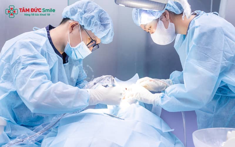 Quy trình làm sạch túi nha chu và điều trị chuyên sâu tại Nha khoa Tâm Đức Smile giúp kiểm soát viêm hiệu quả