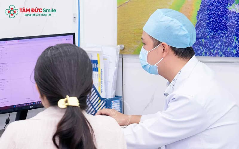 Viêm nha chu không điều trị kịp thời có thể gây rụng răng sữa sớm, ảnh hưởng đến sự phát triển răng vĩnh viễn và cấu trúc khuôn mặt của trẻ