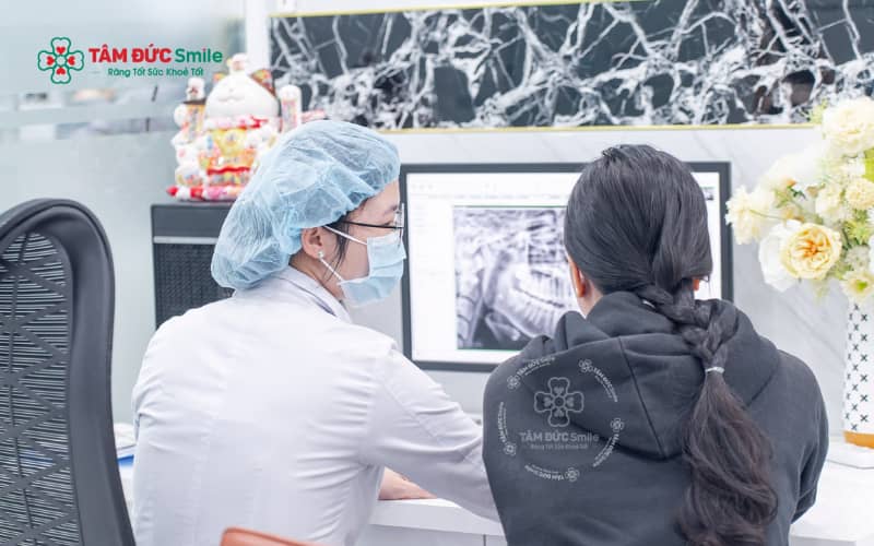 Tùy vào độ tuổi và tình trạng răng, bác sĩ sẽ chỉ định dụng cụ chỉnh nha phù hợp cho trẻ em và người lớn