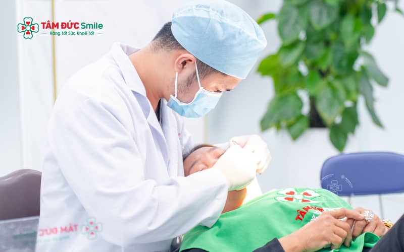 Quy trình điều trị răng ố vàng và cao răng tại Nha khoa Tâm Đức Smile được thực hiện bài bản, cá nhân hóa theo từng tình trạng răng miệng