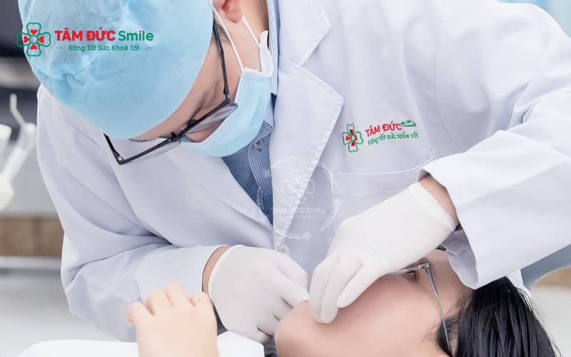 Chăm sóc đúng cách sau khi nhổ 4 răng khôn giúp giảm đau, hạn chế biến chứng và rút ngắn thời gian hồi phục