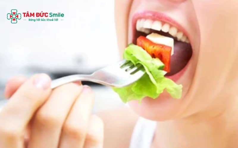 Khi nhổ răng khôn gây mê, bệnh nhân cần nhịn ăn theo hướng dẫn của bác sĩ để đảm bảo an toàn trong quá trình gây mê.