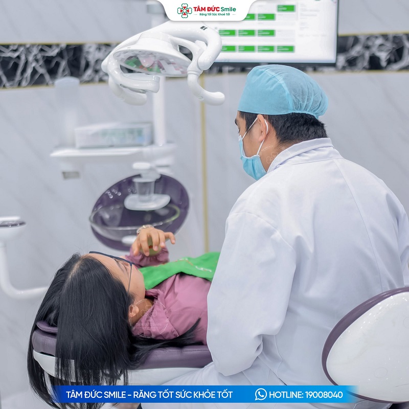 Đội ngũ bác sĩ nhiều năm kinh nghiệm trực tiếp thăm khám và tư vấn tại Nha khoa Bình Tân.