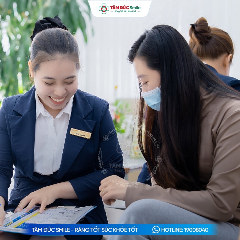 Tâm Đức Smile tư vấn rõ ràng, đồng hành cùng Quý khách trong suốt quá trình điều trị.