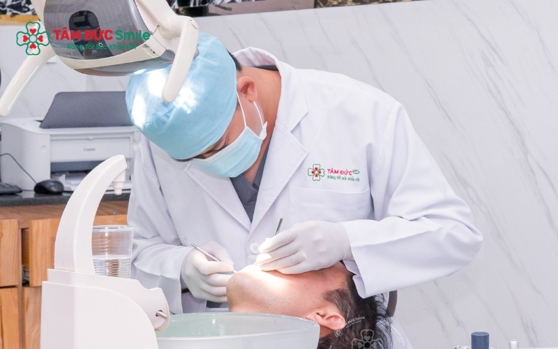 Tuân thủ hướng dẫn của bác sĩ và lựa chọn phương pháp phù hợp giúp rút ngắn thời gian niềng răng hiệu quả.