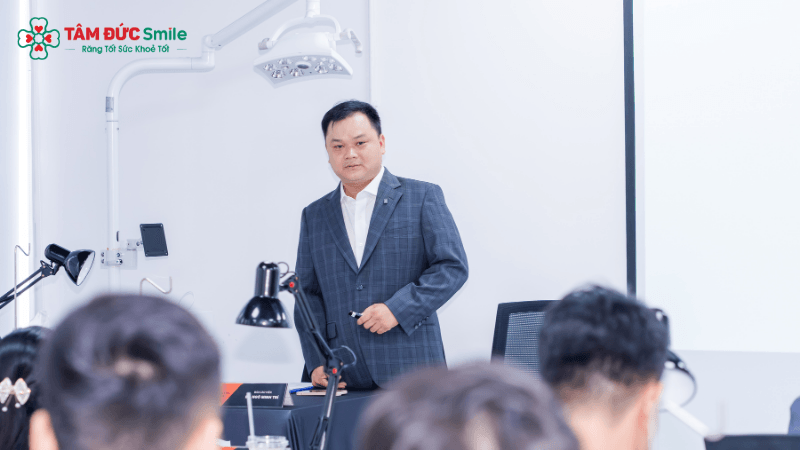 dentis-vietnam-to-chuc-workshop-thuc-chien-implant-can-ban-va-nang-xoang-kin-cung-bs-ngo-minh-tri-5