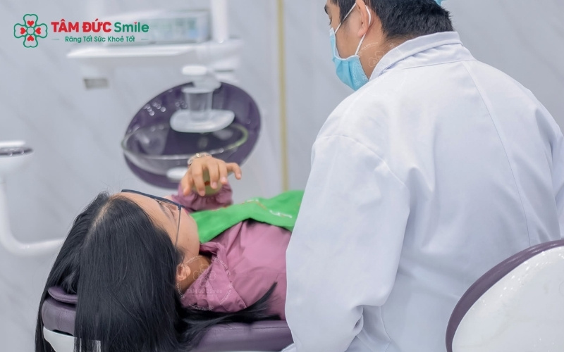 Lấy cao răng là thủ thuật nha khoa an toàn và được khuyến khích thực hiện trong tam cá nguyệt thứ 2 của thai kỳ