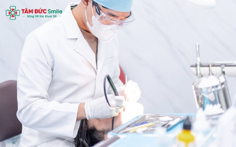 Hệ thống Nha khoa Tâm Đức Smile với trang thiết bị hiện đại giúp điều trị sưng chân răng cấm nhanh chóng, an toàn và không đau.