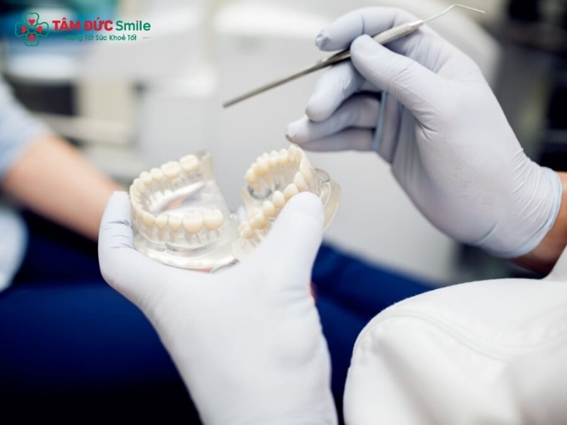 Làm cầu răng sứ có đau không? Bao lâu hết ê buốt?